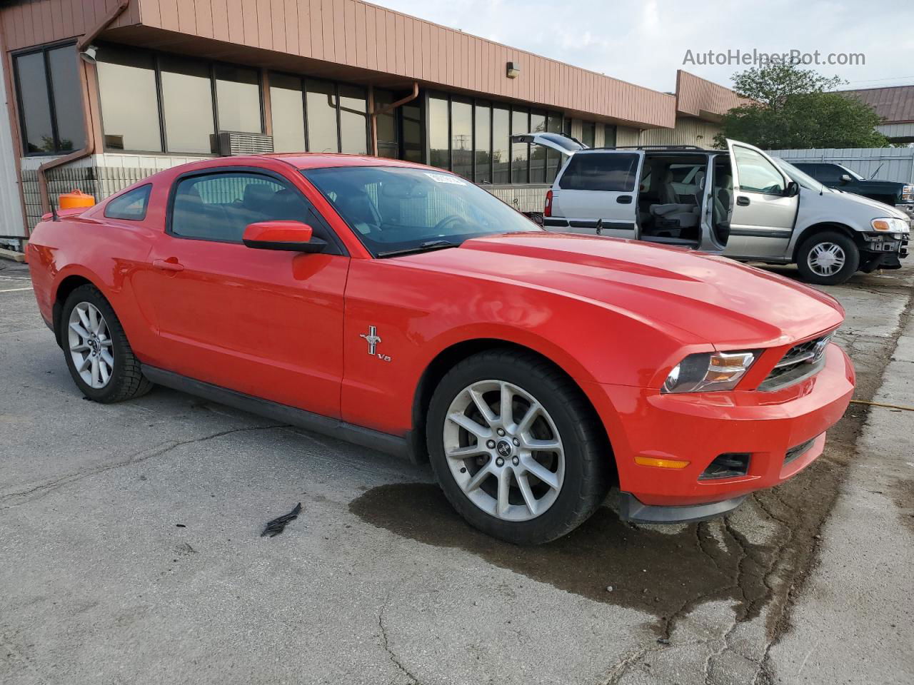 2011 Ford Mustang  Red vin: 1ZVBP8AM5B5165078