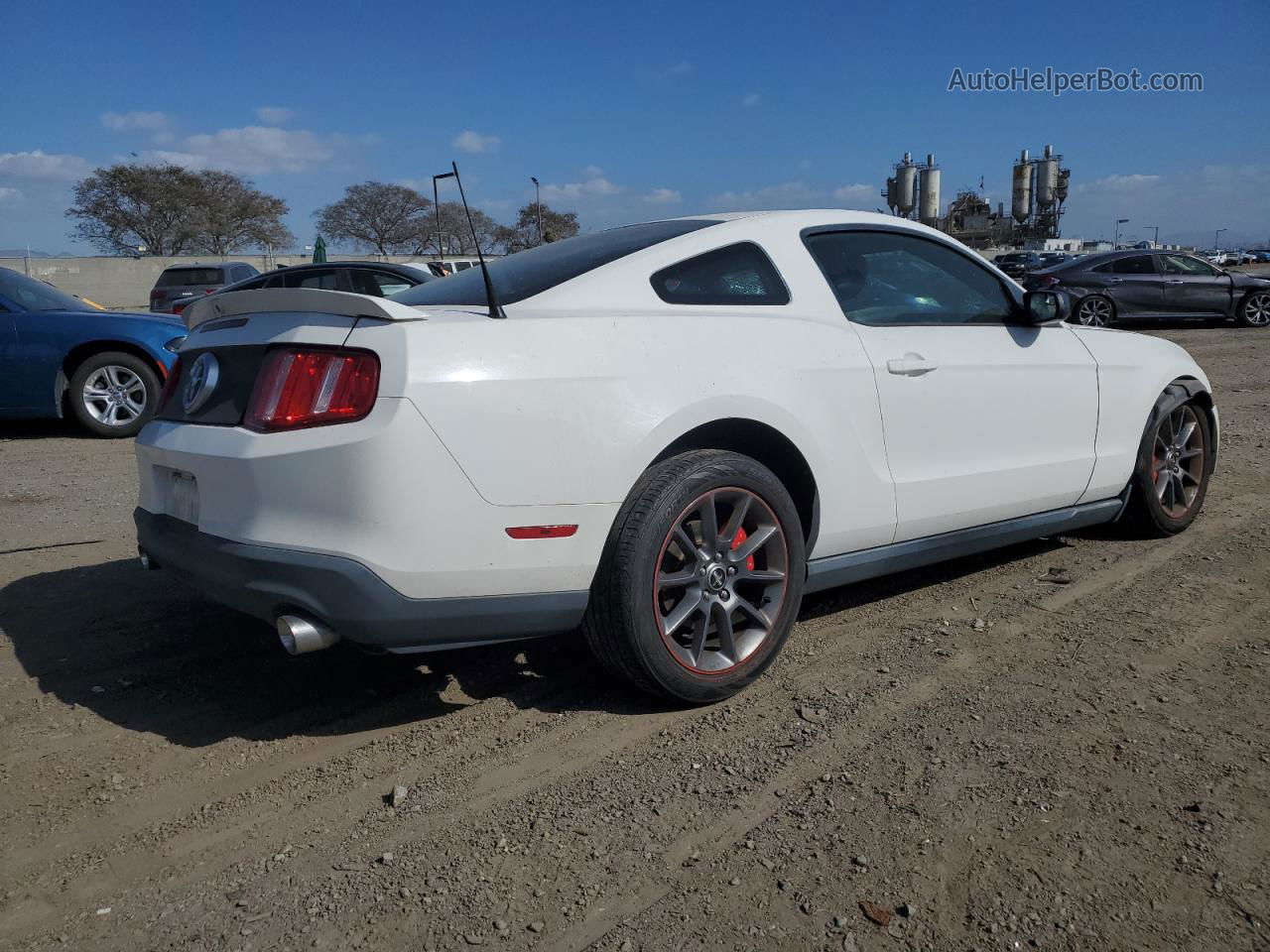 2011 Ford Mustang  White vin: 1ZVBP8AM5B5165582