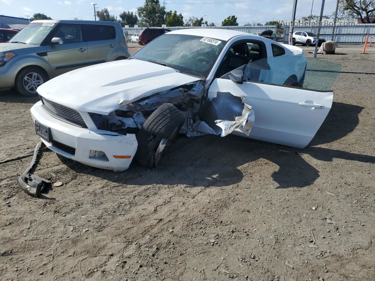 2011 Ford Mustang  White vin: 1ZVBP8AM5B5165582