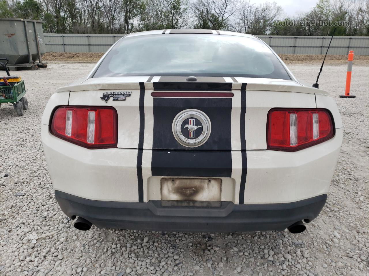 2011 Ford Mustang  White vin: 1ZVBP8AM6B5120702