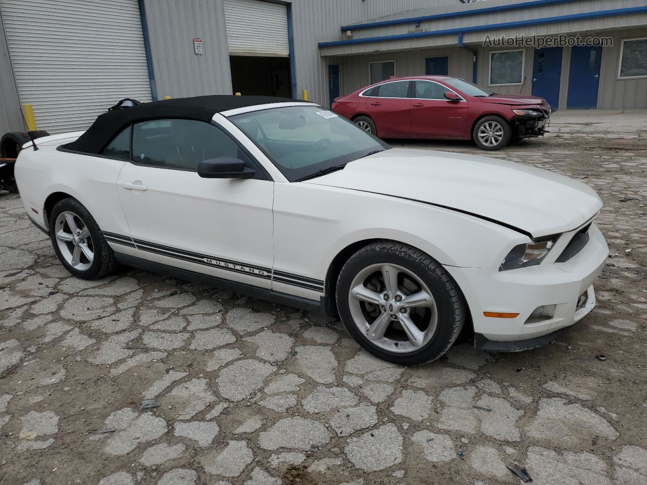 2011 Ford Mustang  White vin: 1ZVBP8EM0B5148568