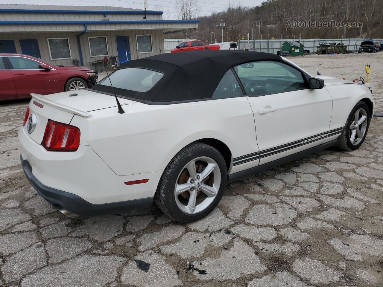 2011 Ford Mustang  White vin: 1ZVBP8EM0B5148568