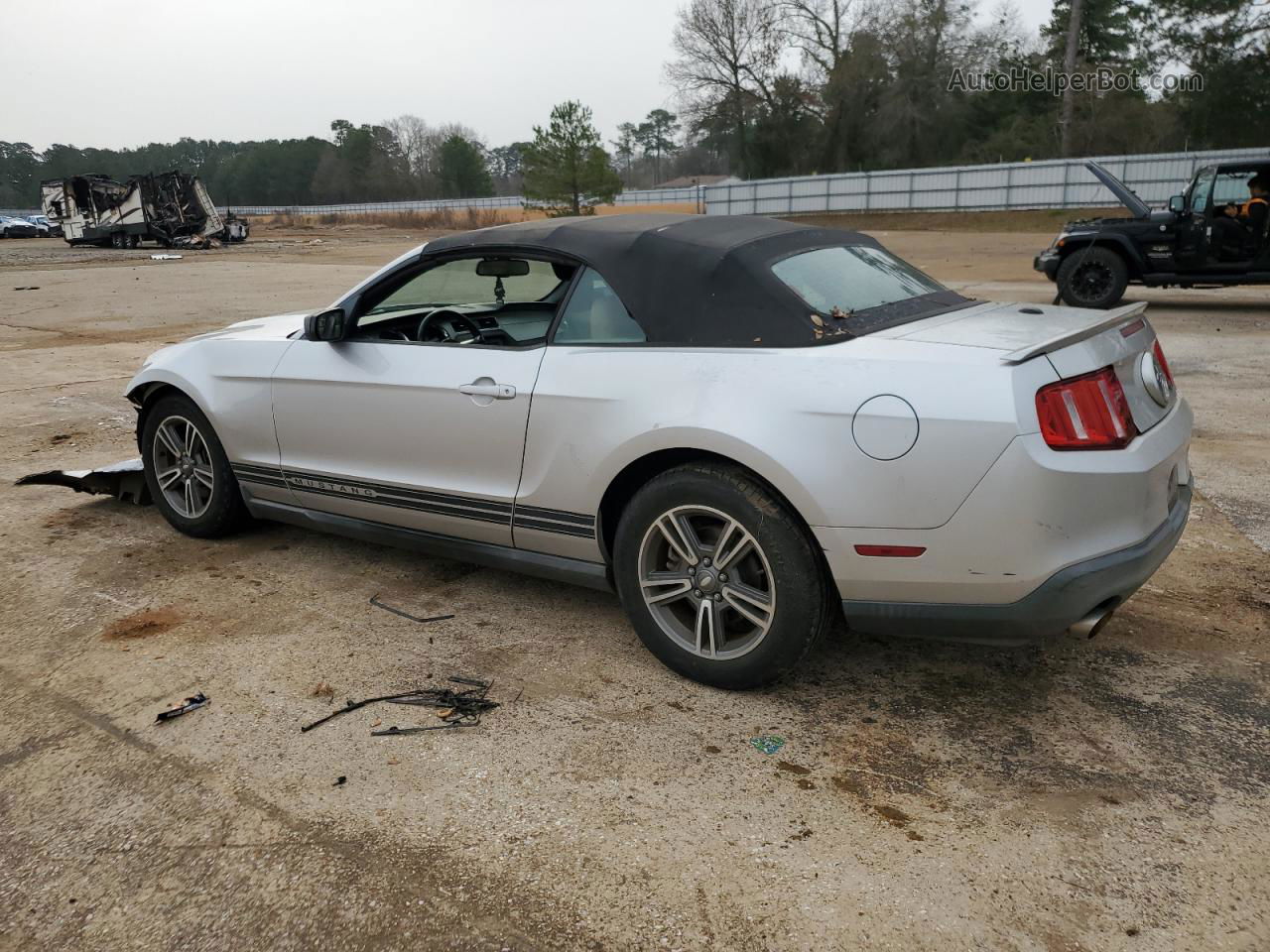 2011 Ford Mustang  Silver vin: 1ZVBP8EM1B5112386