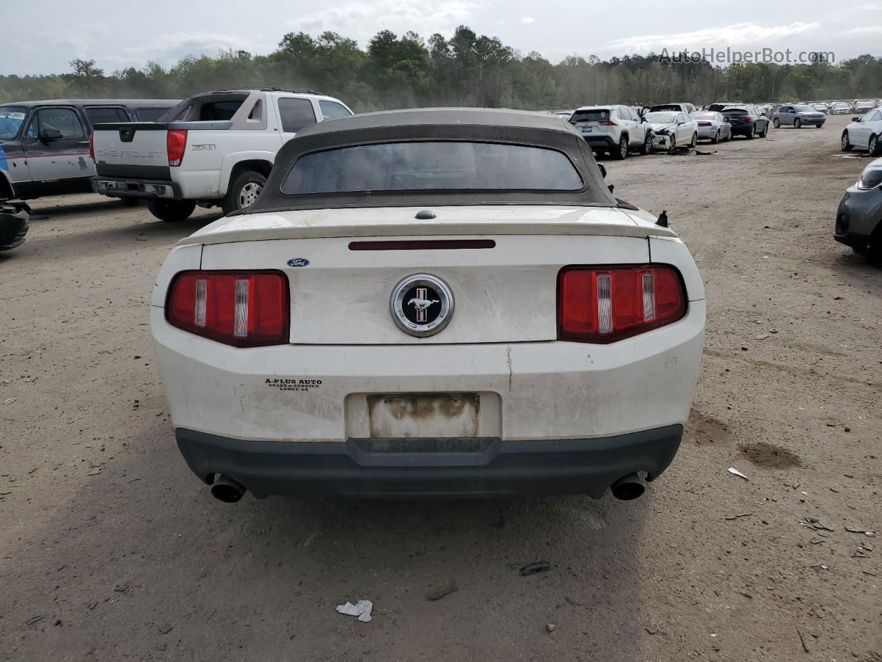 2011 Ford Mustang  White vin: 1ZVBP8EM3B5108887