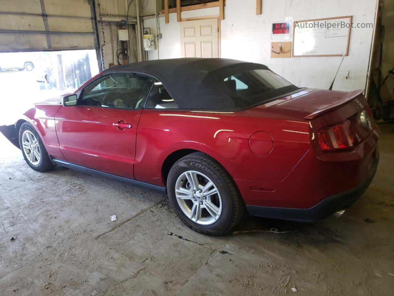 2011 Ford Mustang  Red vin: 1ZVBP8EM3B5135989