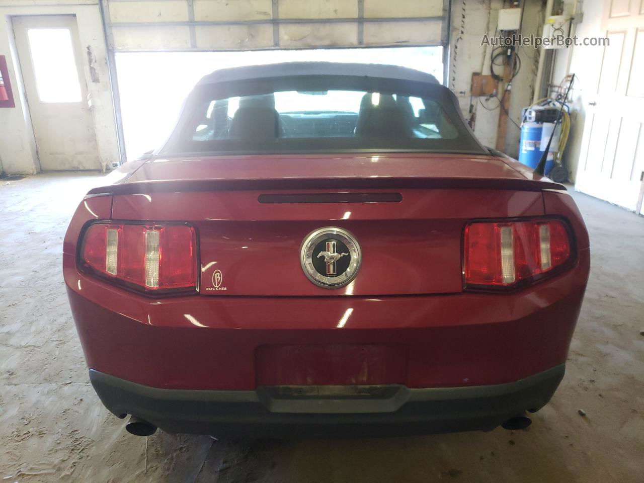 2011 Ford Mustang  Red vin: 1ZVBP8EM3B5135989