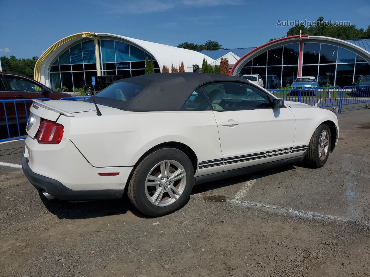 2011 Ford Mustang  White vin: 1ZVBP8EM3B5163534