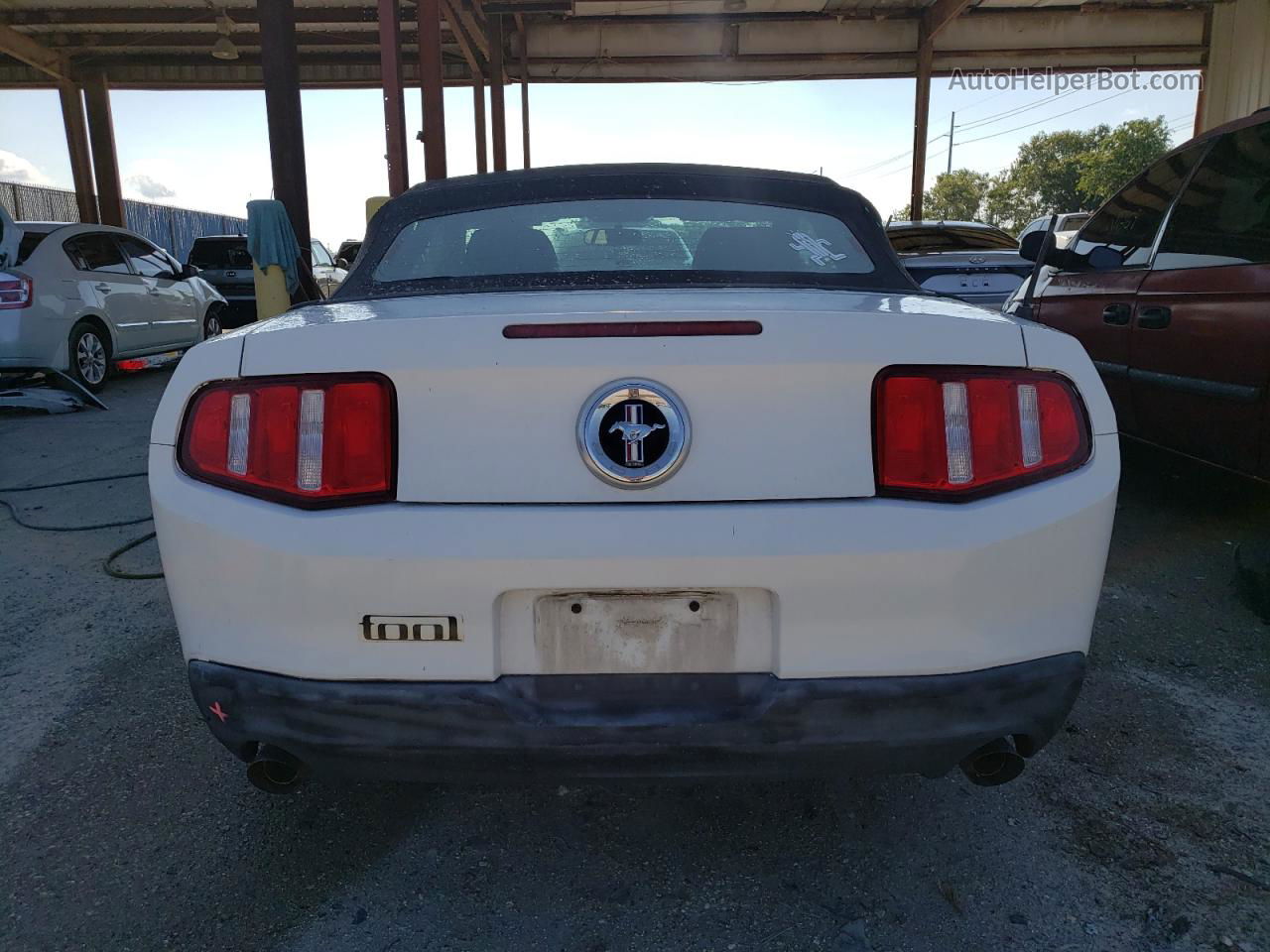 2011 Ford Mustang  White vin: 1ZVBP8EM4B5129358