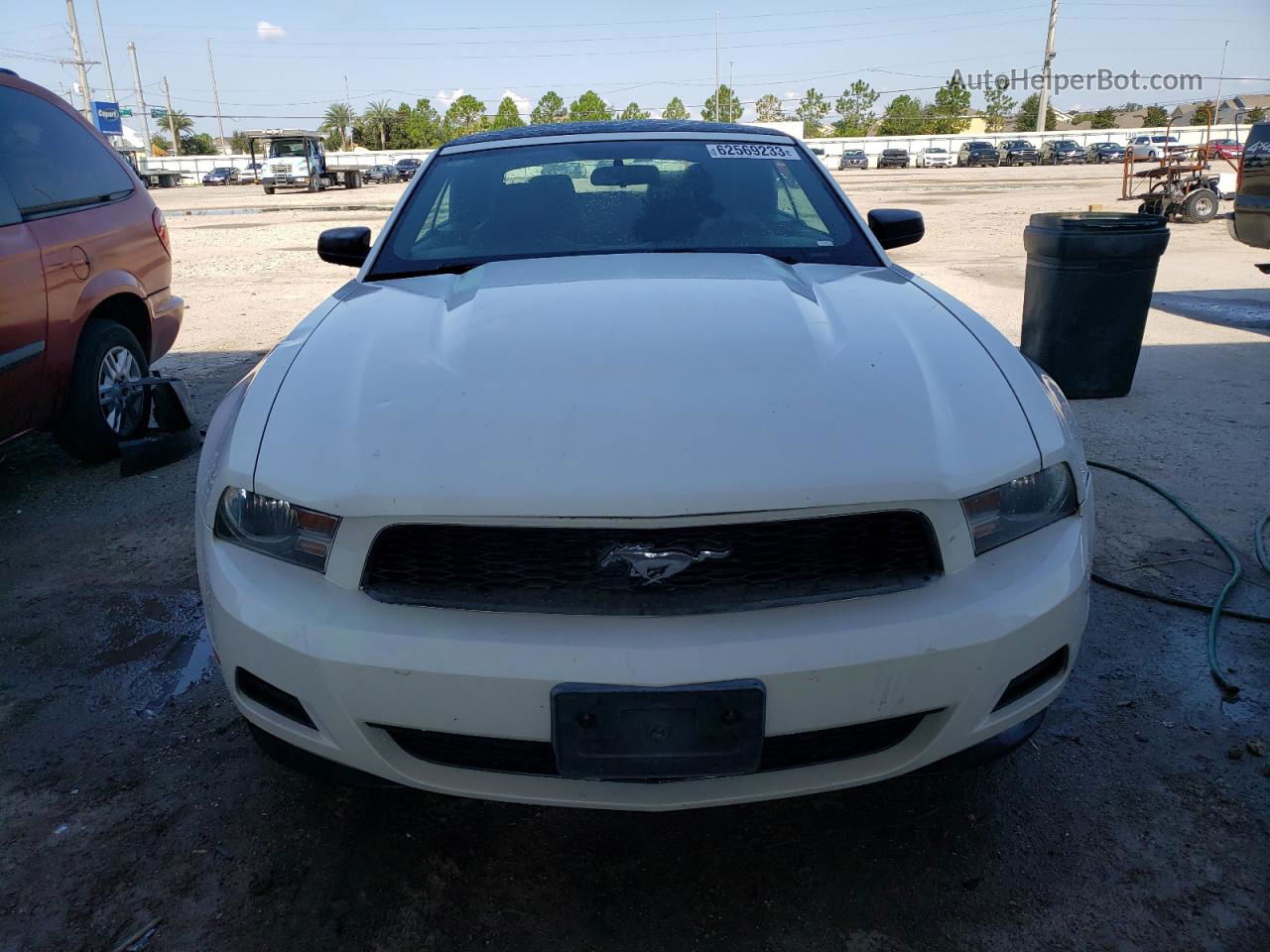 2011 Ford Mustang  White vin: 1ZVBP8EM4B5129358