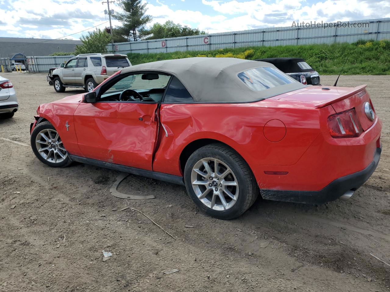 2011 Ford Mustang  Red vin: 1ZVBP8EM8B5122204