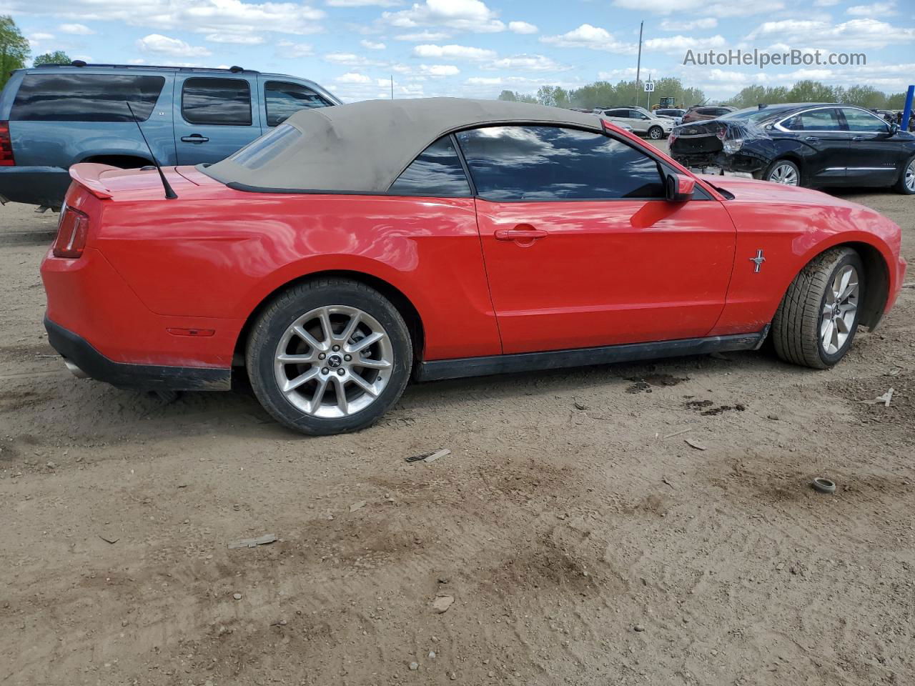 2011 Ford Mustang  Red vin: 1ZVBP8EM8B5122204