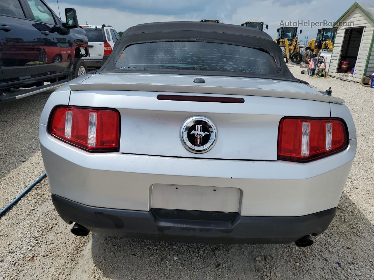 2011 Ford Mustang  Серебряный vin: 1ZVBP8EM9B5141540