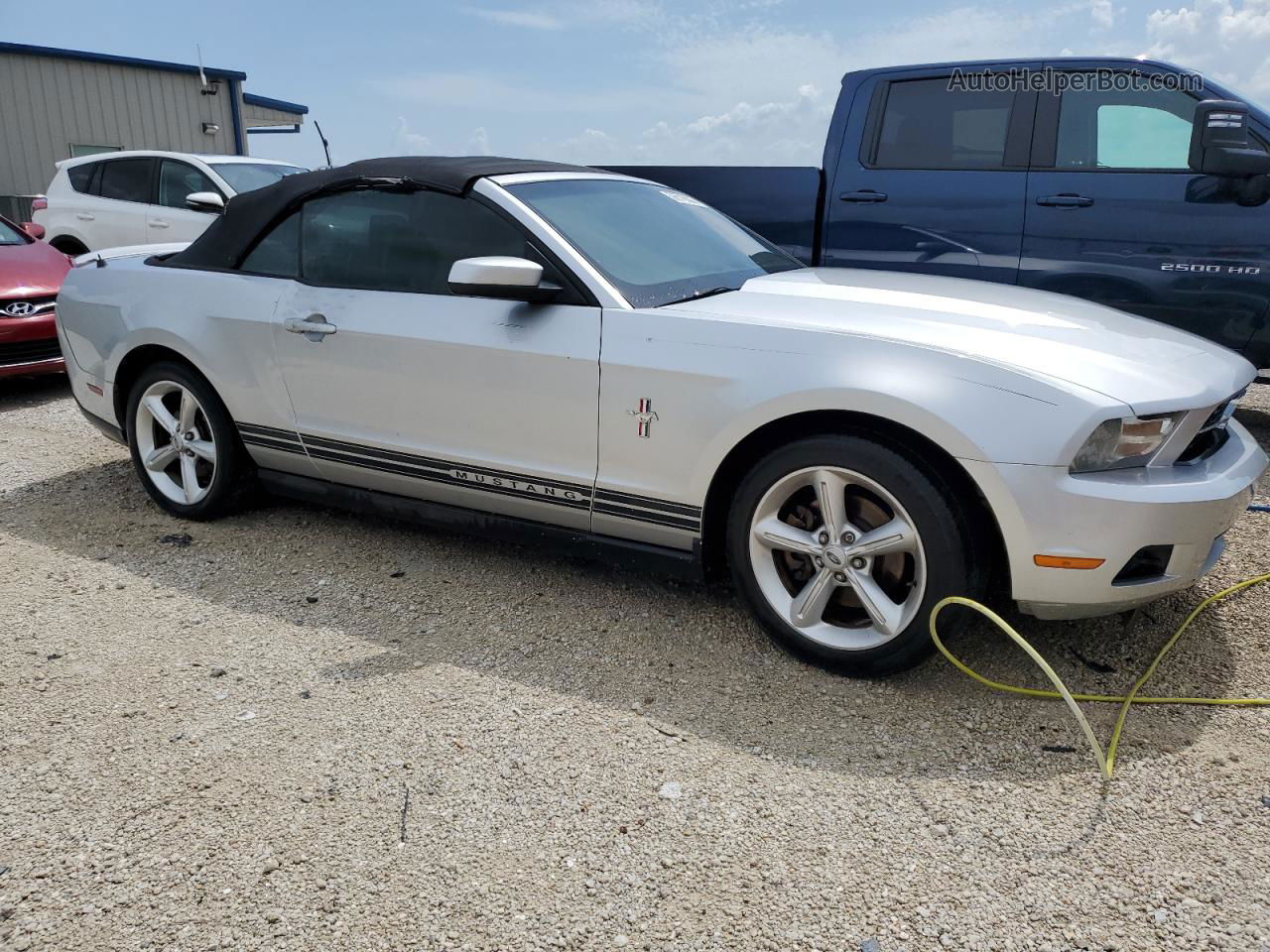 2011 Ford Mustang  Серебряный vin: 1ZVBP8EM9B5141540