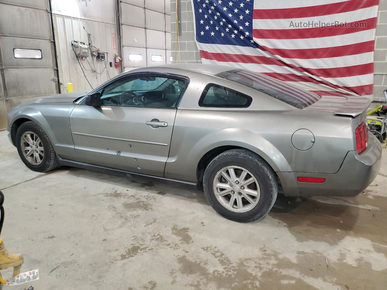 2008 Ford Mustang  Gray vin: 1ZVHT80N185168956