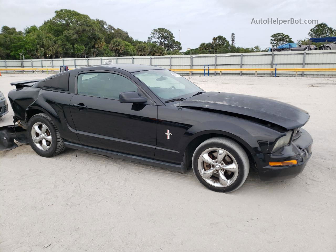 2008 Ford Mustang  Black vin: 1ZVHT80N385125770