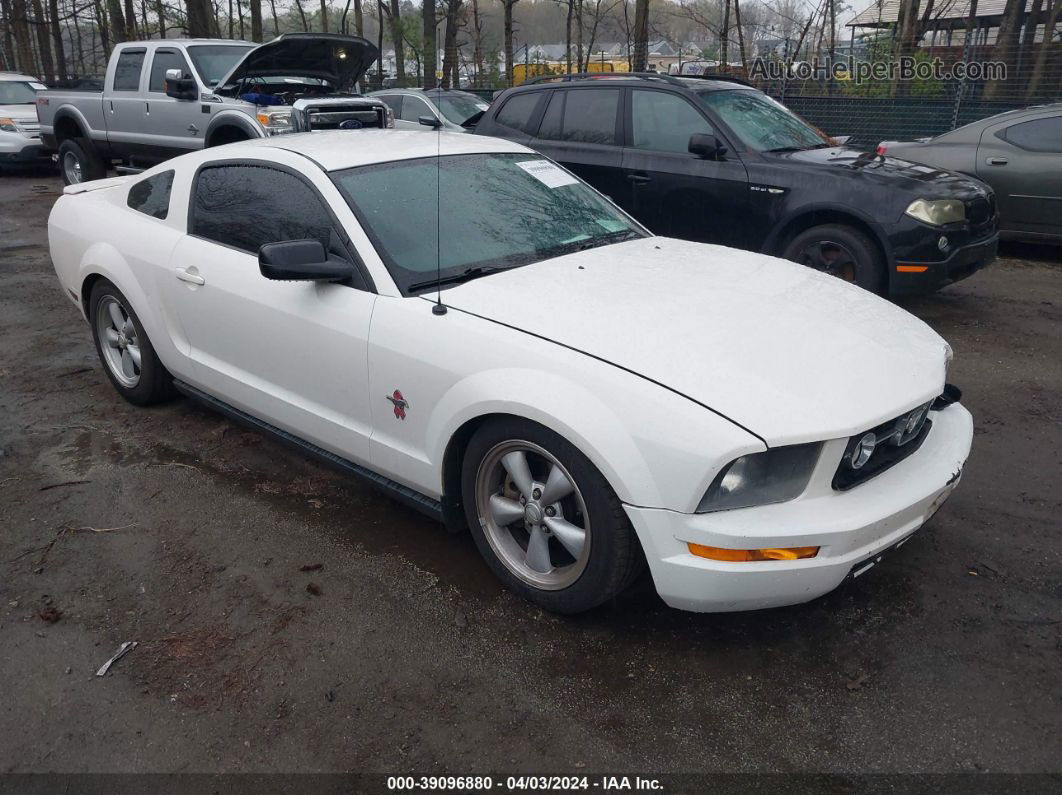 2008 Ford Mustang V6 Deluxe/v6 Premium White vin: 1ZVHT80N385154962