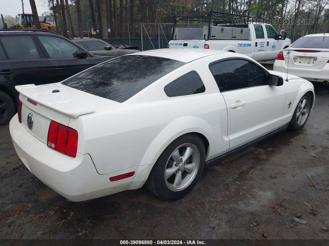 2008 Ford Mustang V6 Deluxe/v6 Premium White vin: 1ZVHT80N385154962