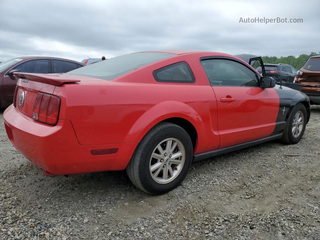 2008 Ford Mustang  Red vin: 1ZVHT80N685201014
