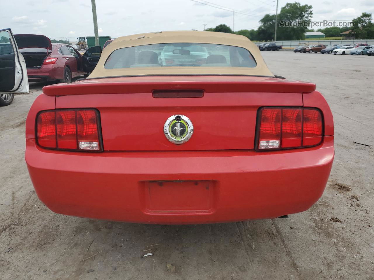 2008 Ford Mustang  Red vin: 1ZVHT84N285158253