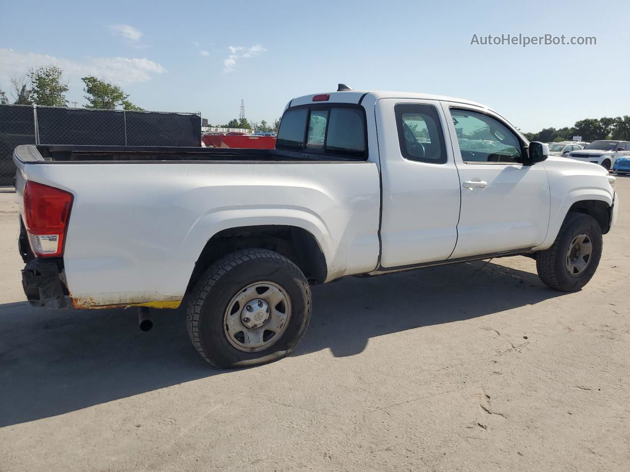 2017 Toyota Tacoma Access Cab White vin: 5TFRX5GN2HX075352