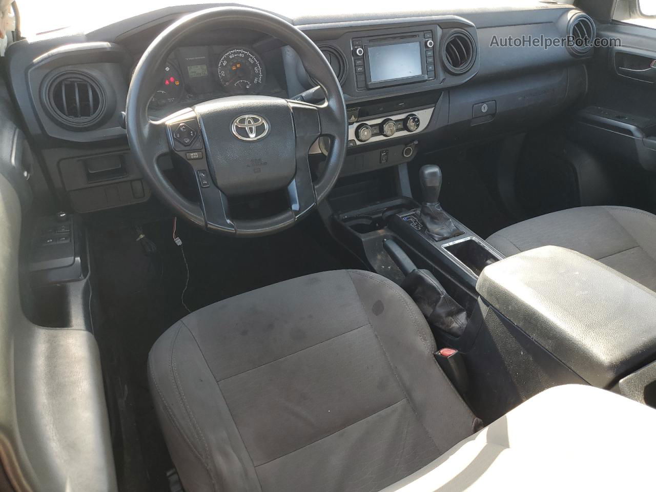 2017 Toyota Tacoma Access Cab White vin: 5TFRX5GN2HX075352