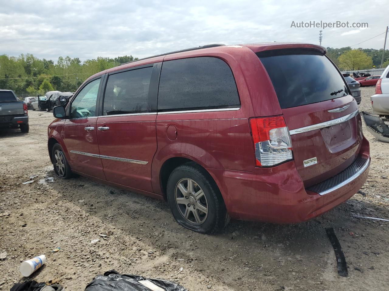 2011 Chrysler Town & Country Touring Burgundy vin: 2A4RR5DG0BR704848