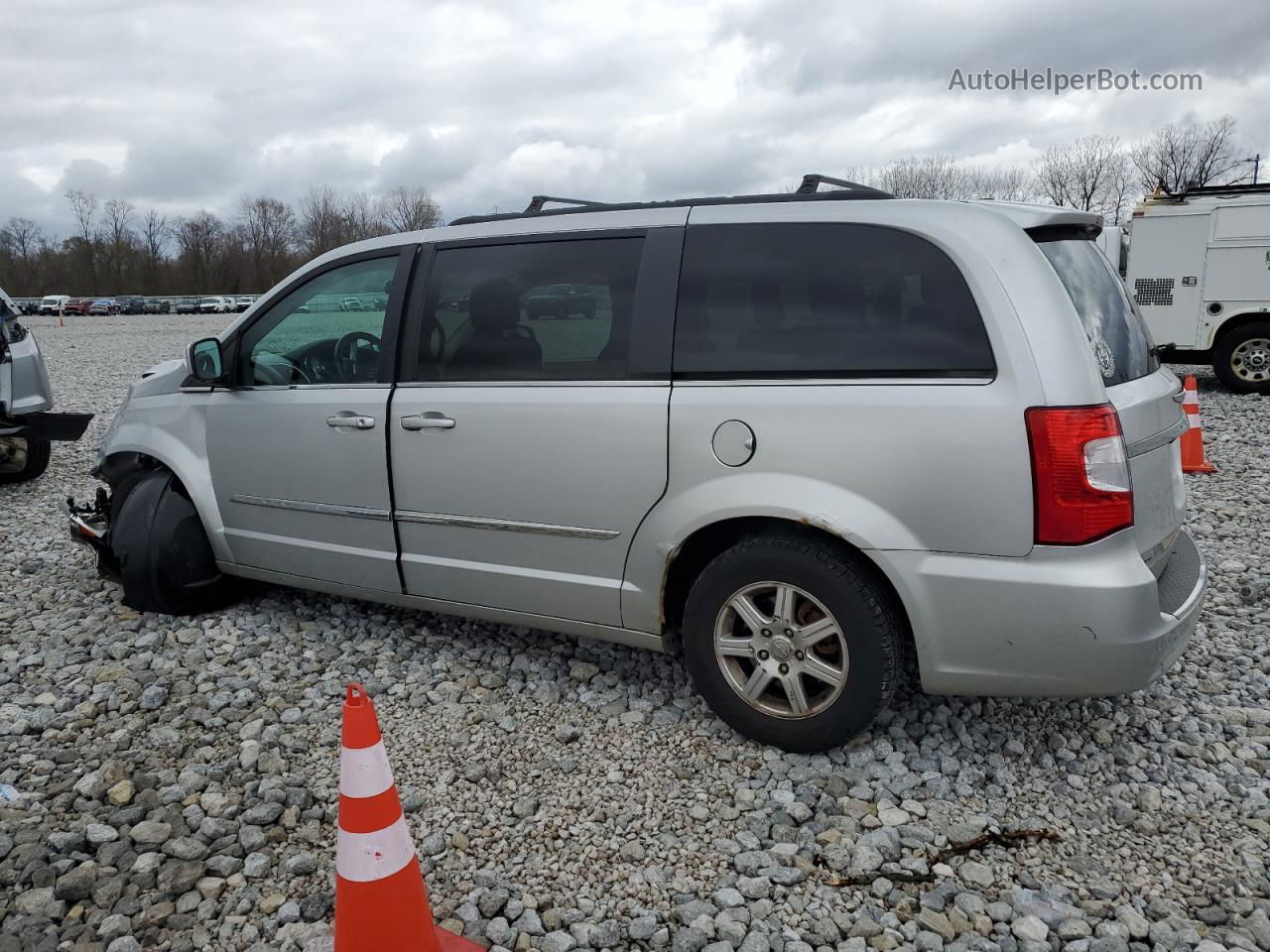 2011 Chrysler Town & Country Touring Silver vin: 2A4RR5DG1BR708584