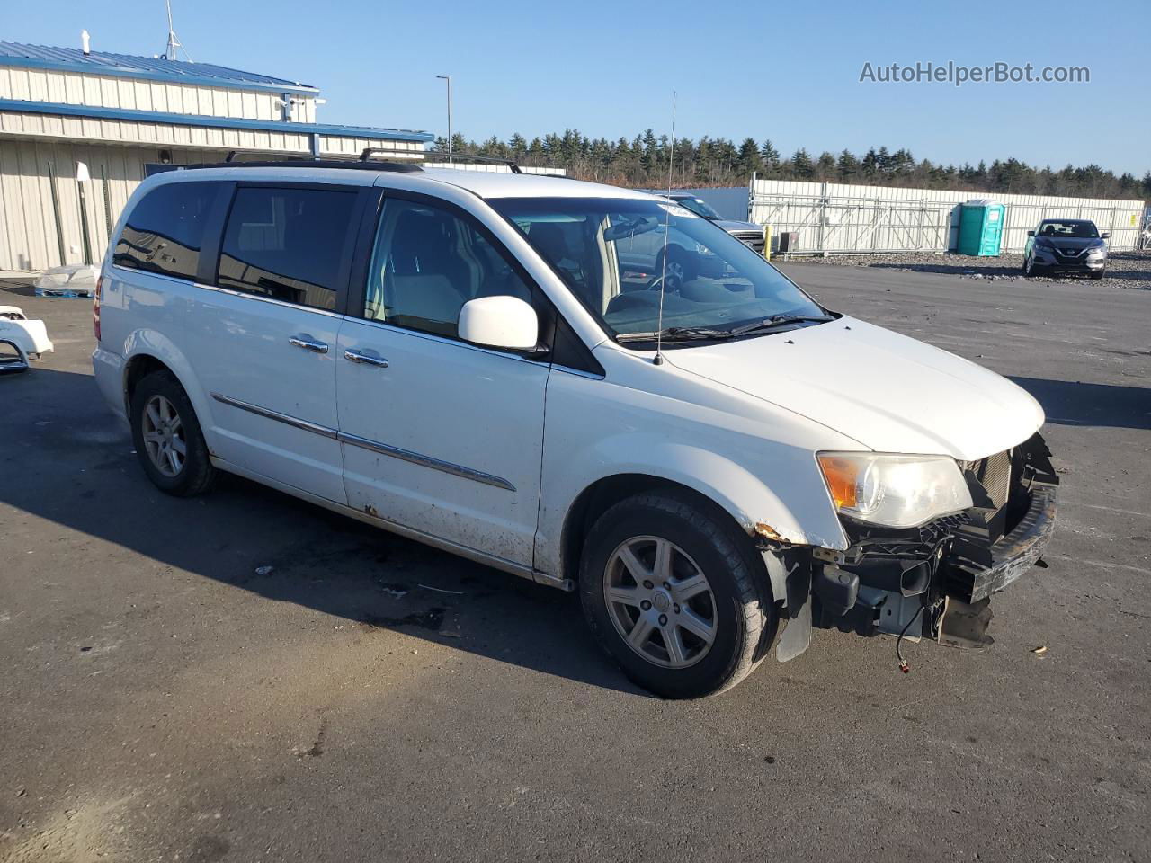 2011 Chrysler Town & Country Touring White vin: 2A4RR5DG2BR603939