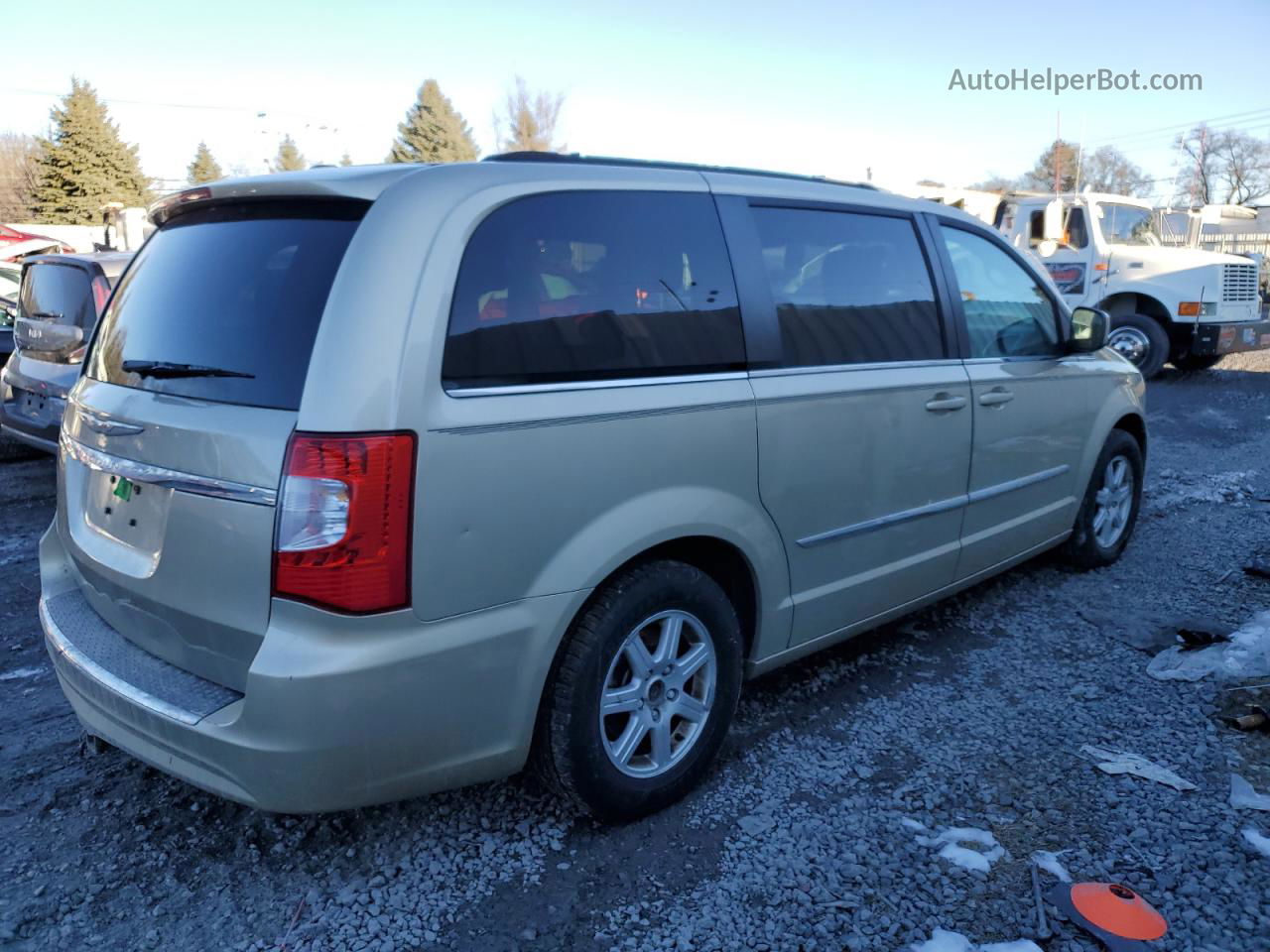 2011 Chrysler Town & Country Touring Tan vin: 2A4RR5DG2BR604248