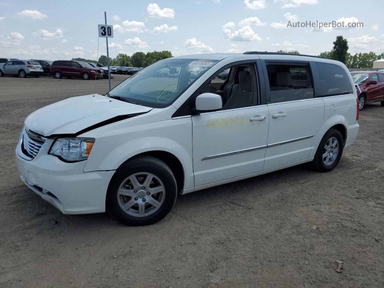 2011 Chrysler Town & Country Touring White vin: 2A4RR5DG2BR630915