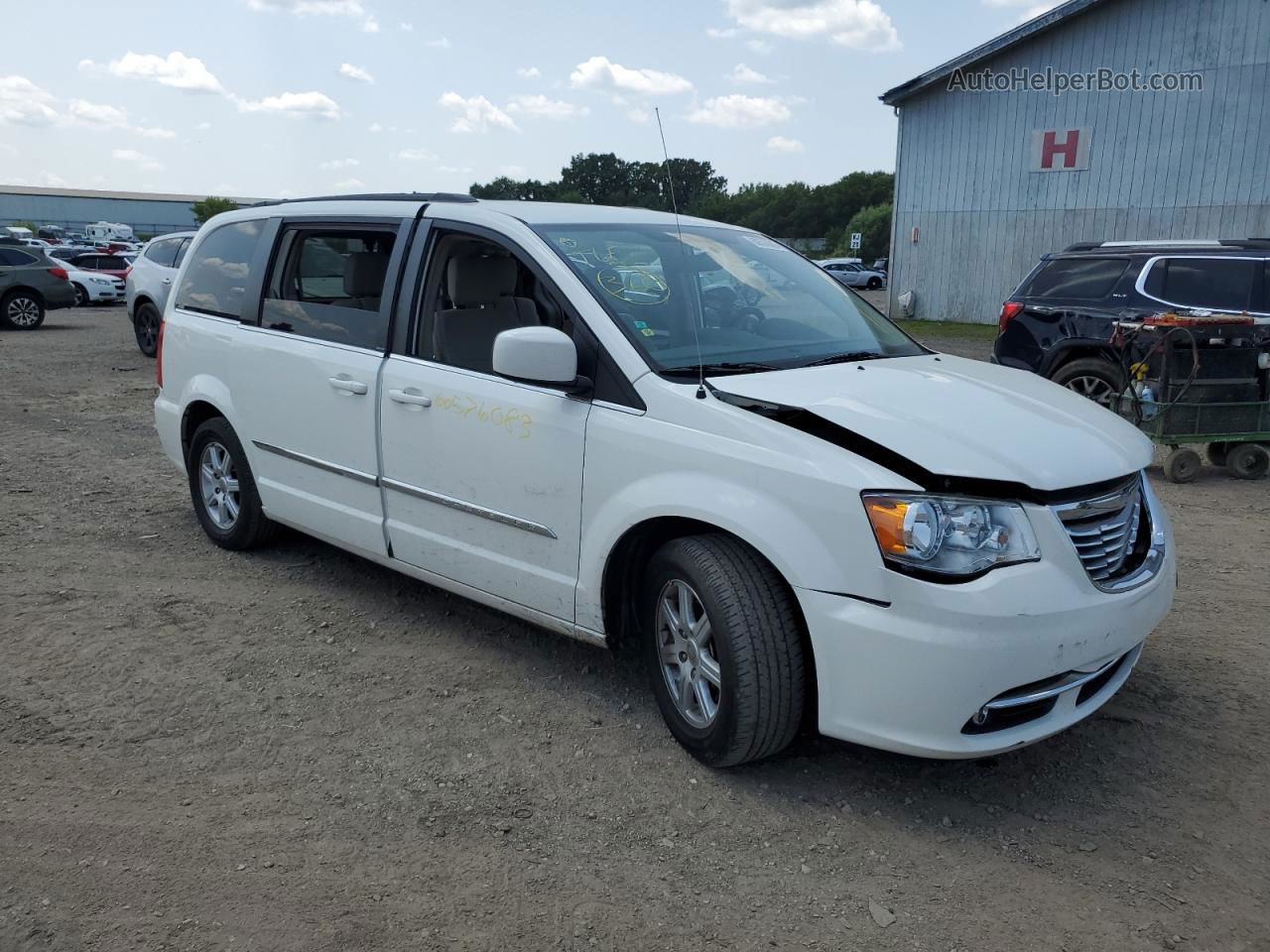 2011 Chrysler Town & Country Touring White vin: 2A4RR5DG2BR630915