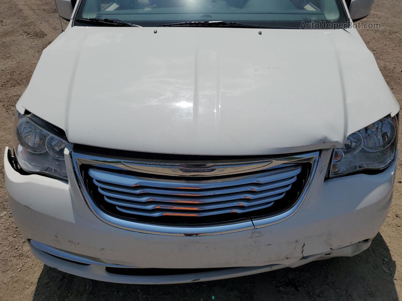 2011 Chrysler Town & Country Touring White vin: 2A4RR5DG2BR630915