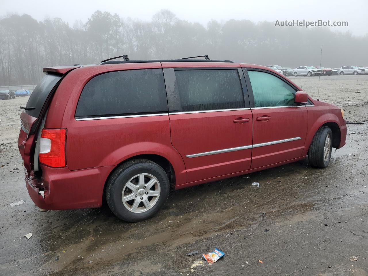 2011 Chrysler Town & Country Touring Red vin: 2A4RR5DG2BR637962