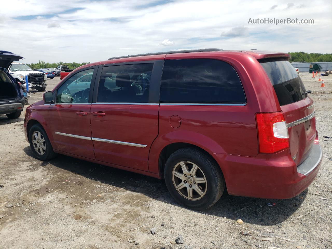 2011 Chrysler Town & Country Touring Red vin: 2A4RR5DG2BR650386