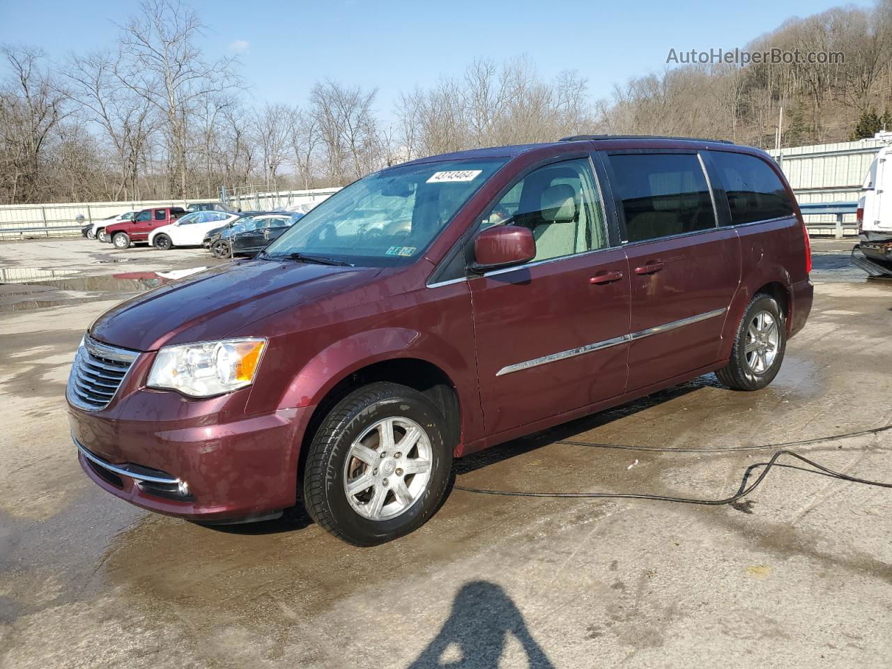 2011 Chrysler Town & Country Touring Burgundy vin: 2A4RR5DG2BR665003