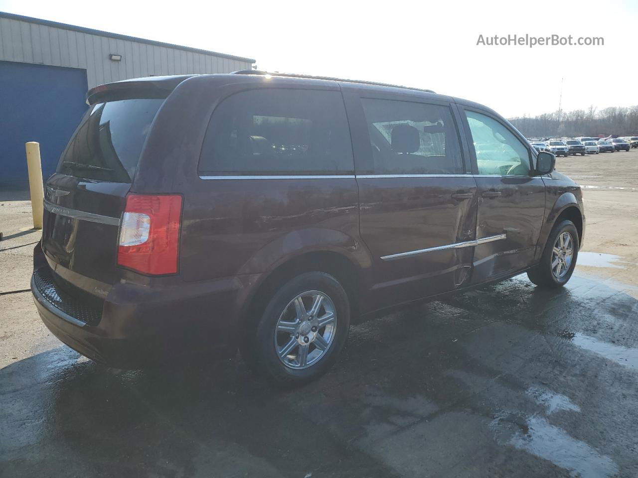 2011 Chrysler Town & Country Touring Burgundy vin: 2A4RR5DG2BR665003