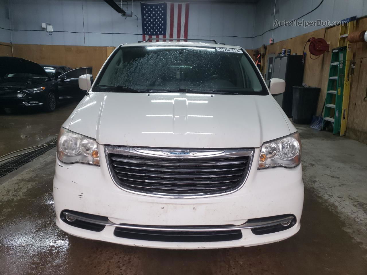 2011 Chrysler Town & Country Touring White vin: 2A4RR5DG3BR781598