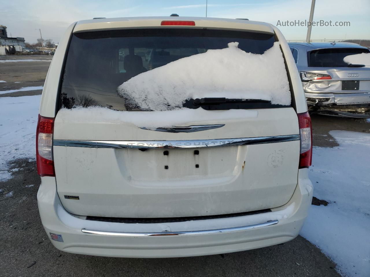 2011 Chrysler Town & Country Touring White vin: 2A4RR5DG4BR687732