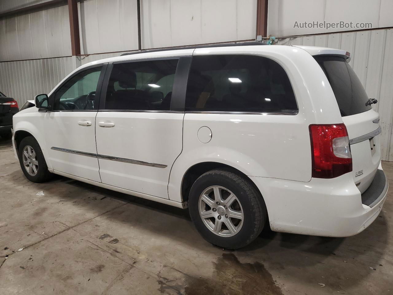 2011 Chrysler Town & Country Touring White vin: 2A4RR5DG4BR719935