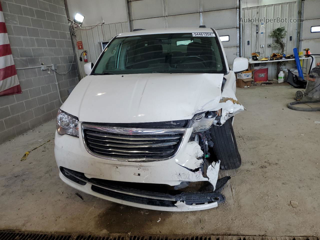 2011 Chrysler Town & Country Touring White vin: 2A4RR5DG5BR665349