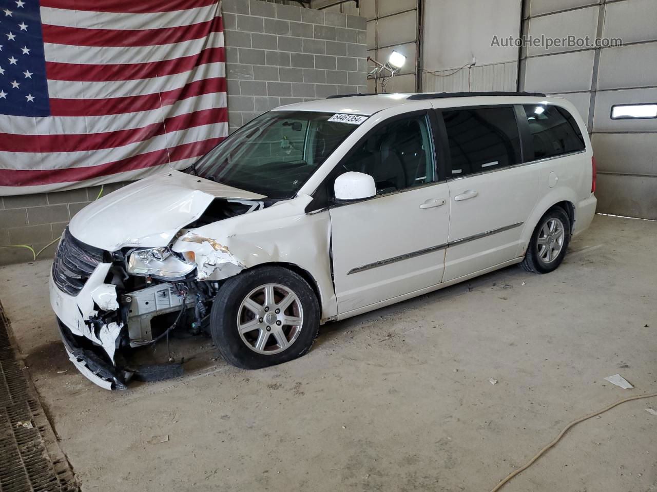 2011 Chrysler Town & Country Touring White vin: 2A4RR5DG5BR665349