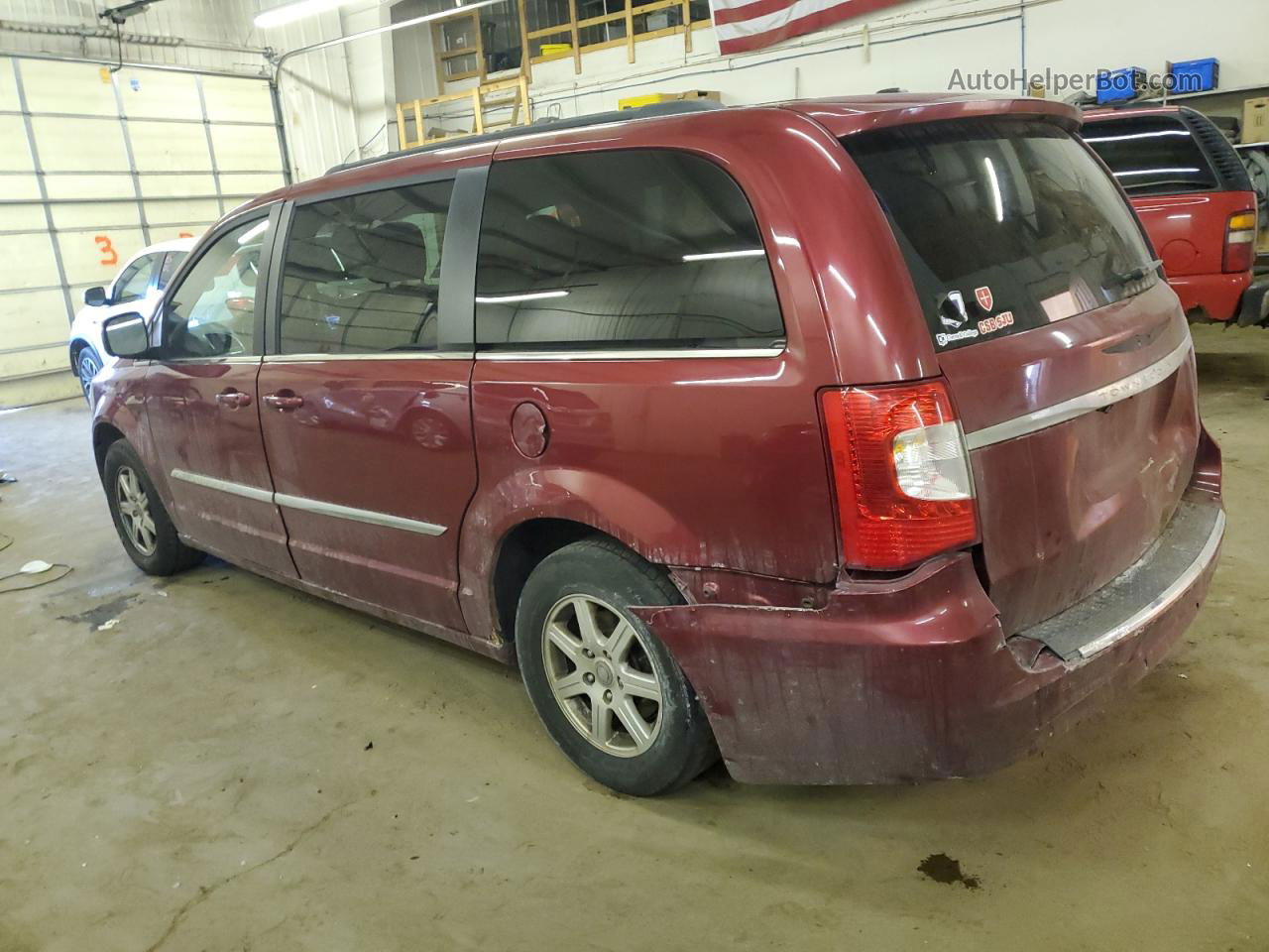 2011 Chrysler Town & Country Touring Maroon vin: 2A4RR5DG5BR687934