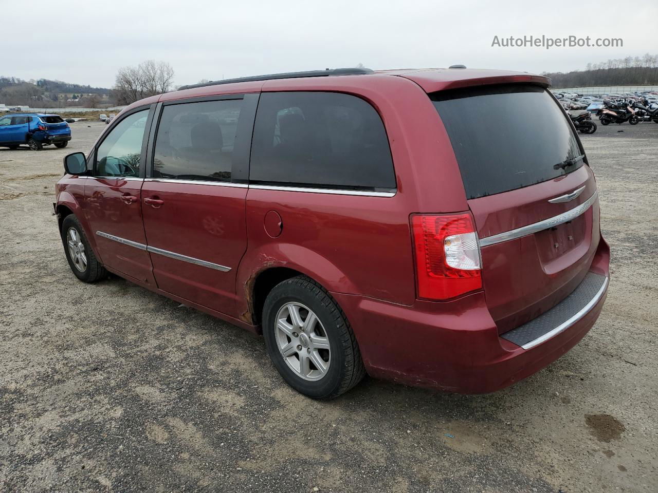 2011 Chrysler Town & Country Touring Red vin: 2A4RR5DG5BR713075