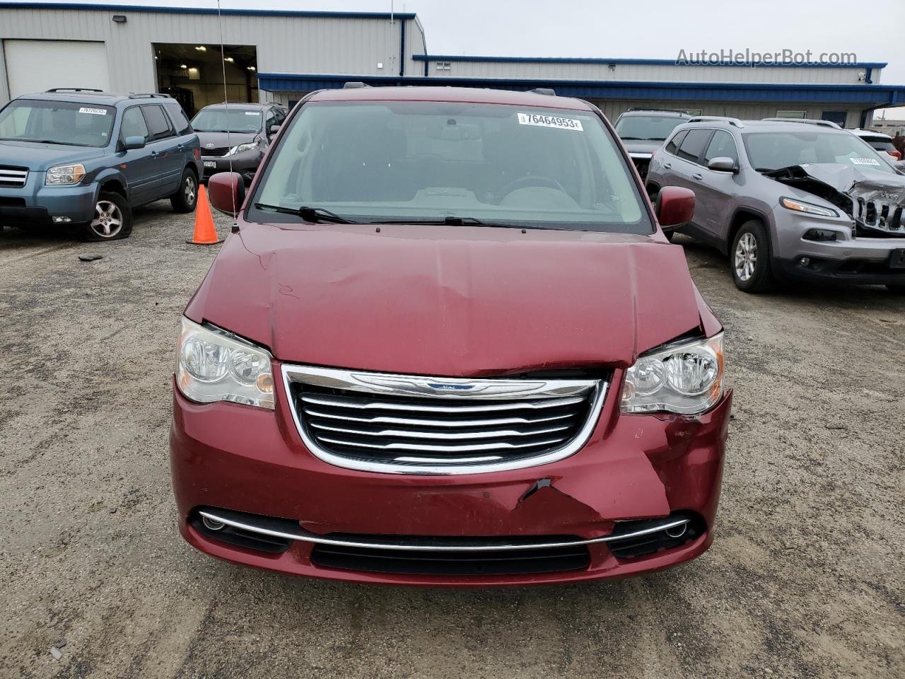 2011 Chrysler Town & Country Touring Red vin: 2A4RR5DG5BR713075