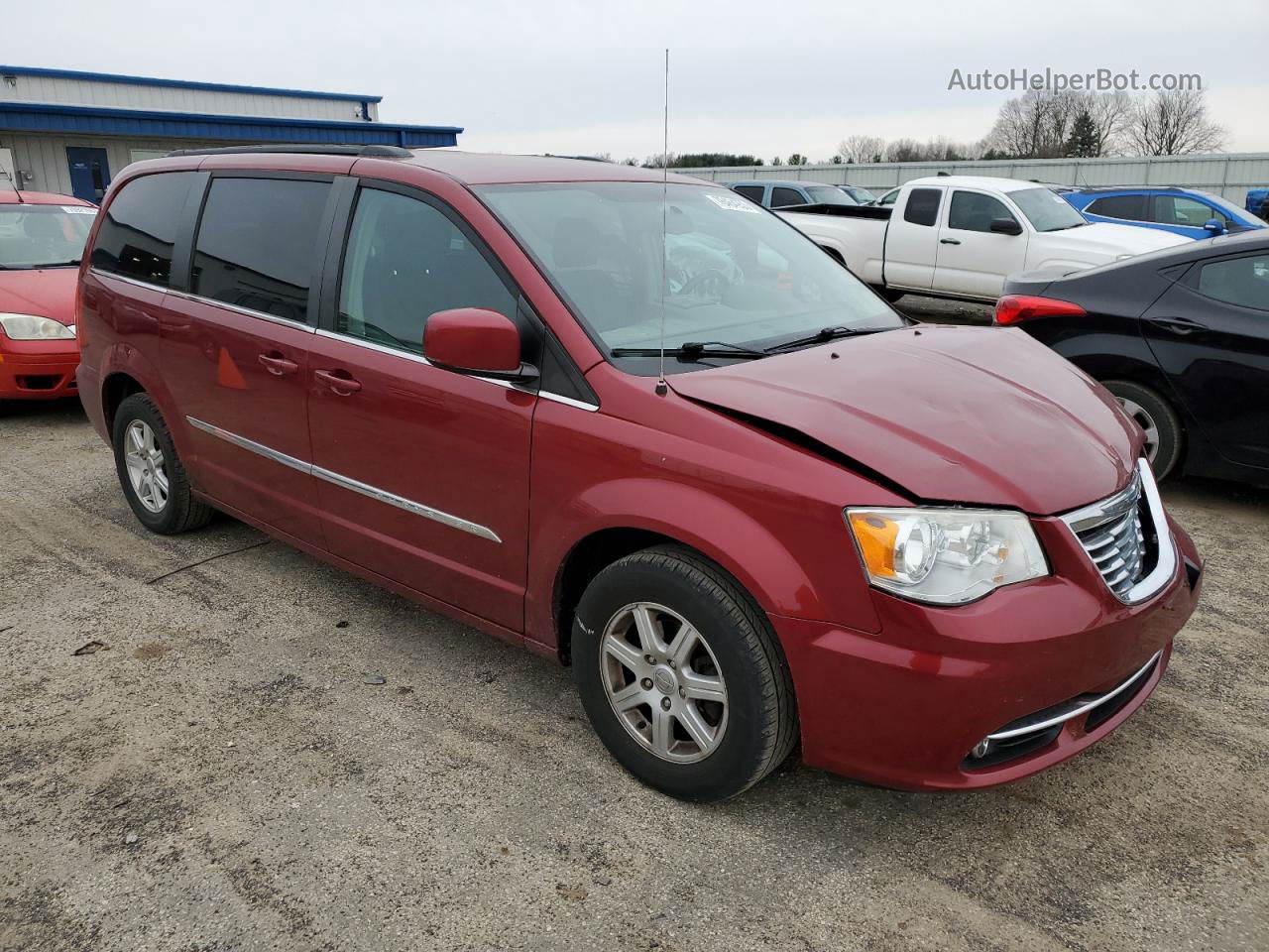 2011 Chrysler Town & Country Touring Red vin: 2A4RR5DG5BR713075