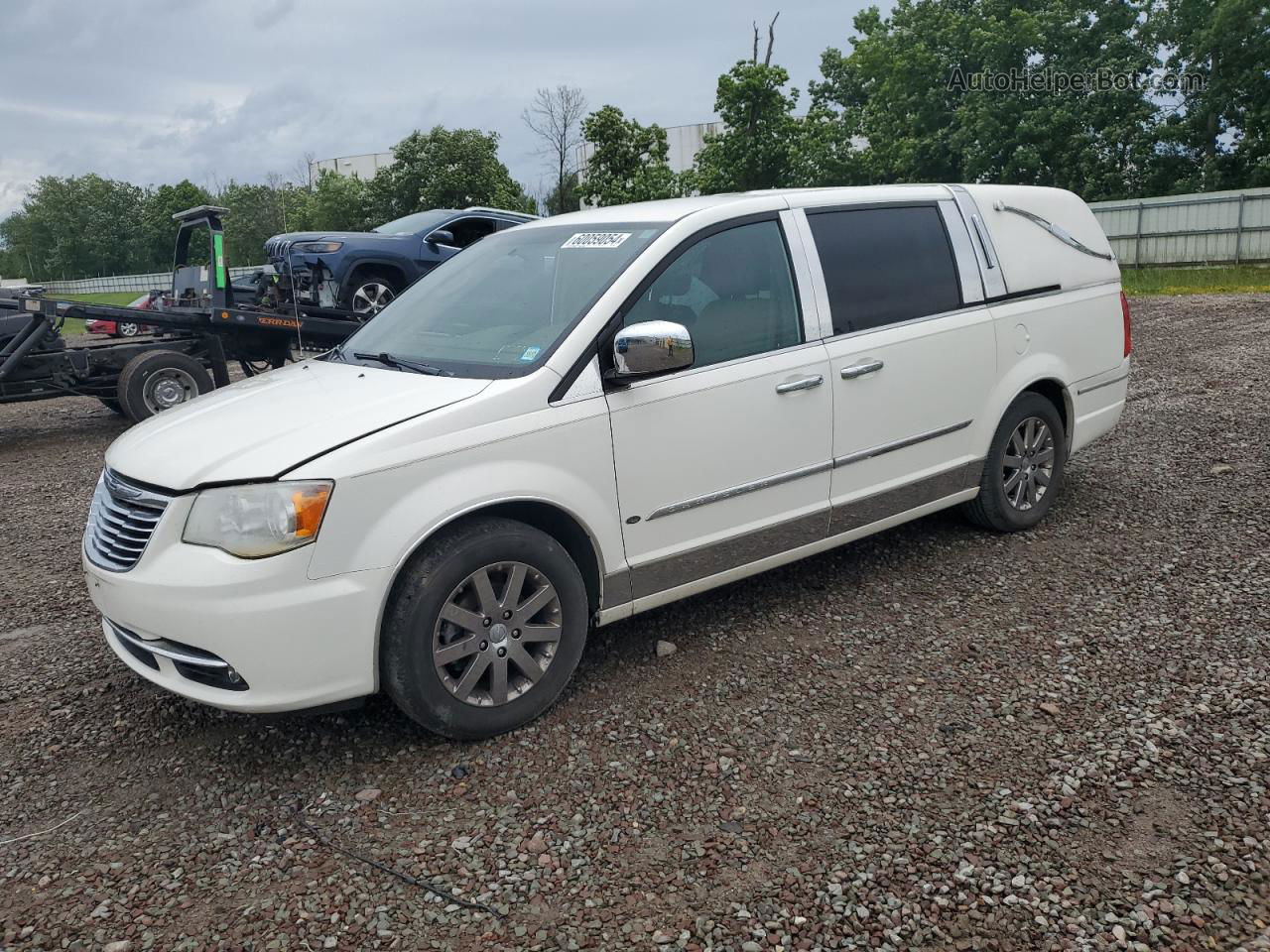 2011 Chrysler Town & Country Touring White vin: 2A4RR5DG5BR780906