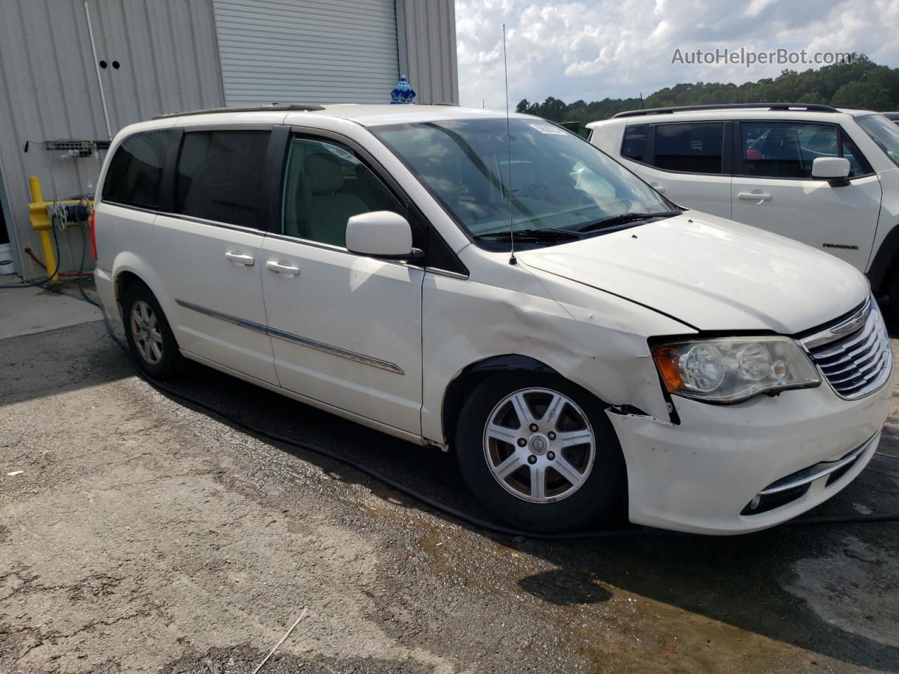 2011 Chrysler Town & Country Touring White vin: 2A4RR5DG6BR649256