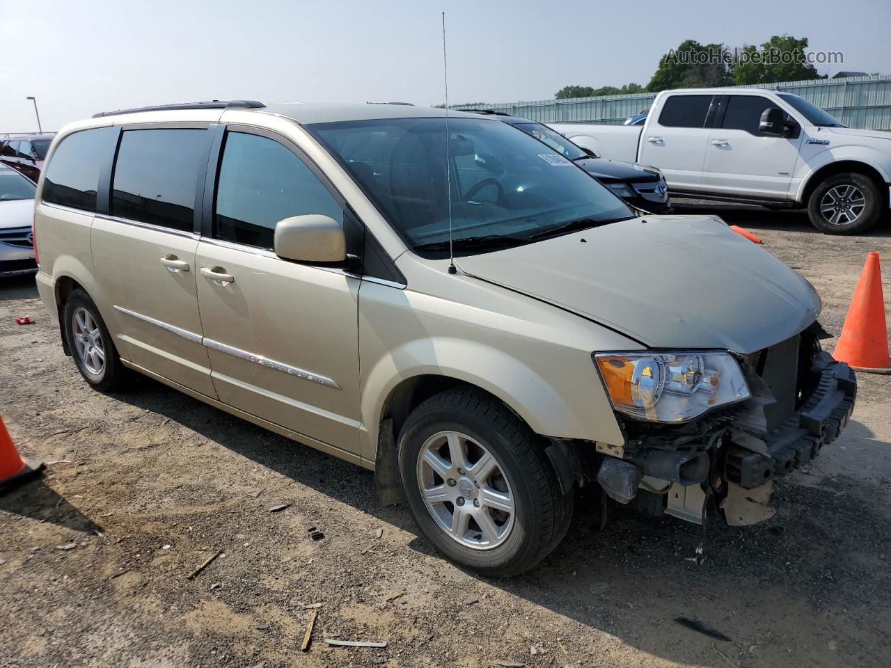 2011 Chrysler Town & Country Touring Золотой vin: 2A4RR5DG6BR694603