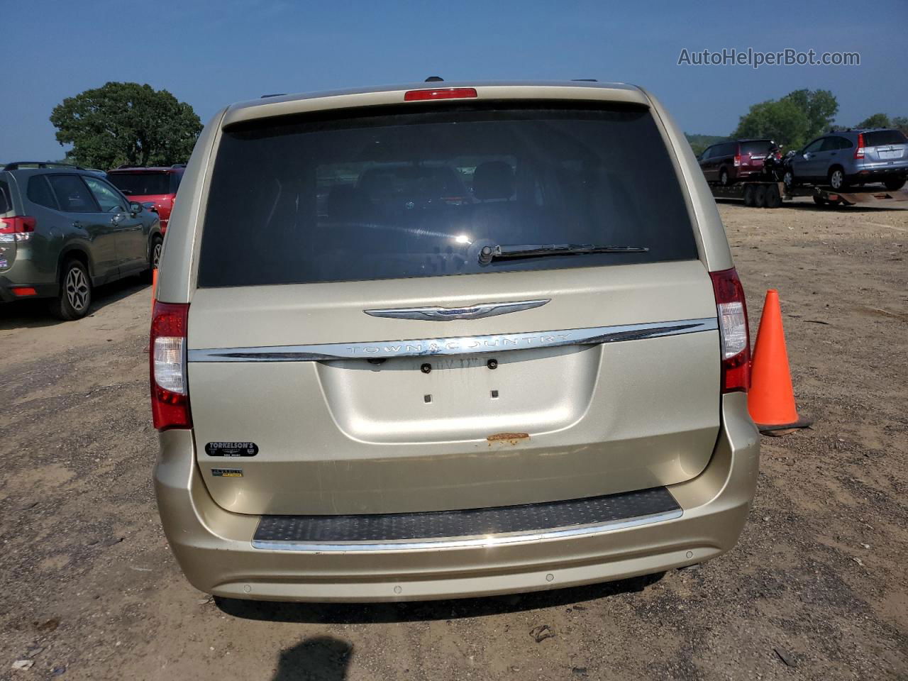 2011 Chrysler Town & Country Touring Gold vin: 2A4RR5DG6BR694603