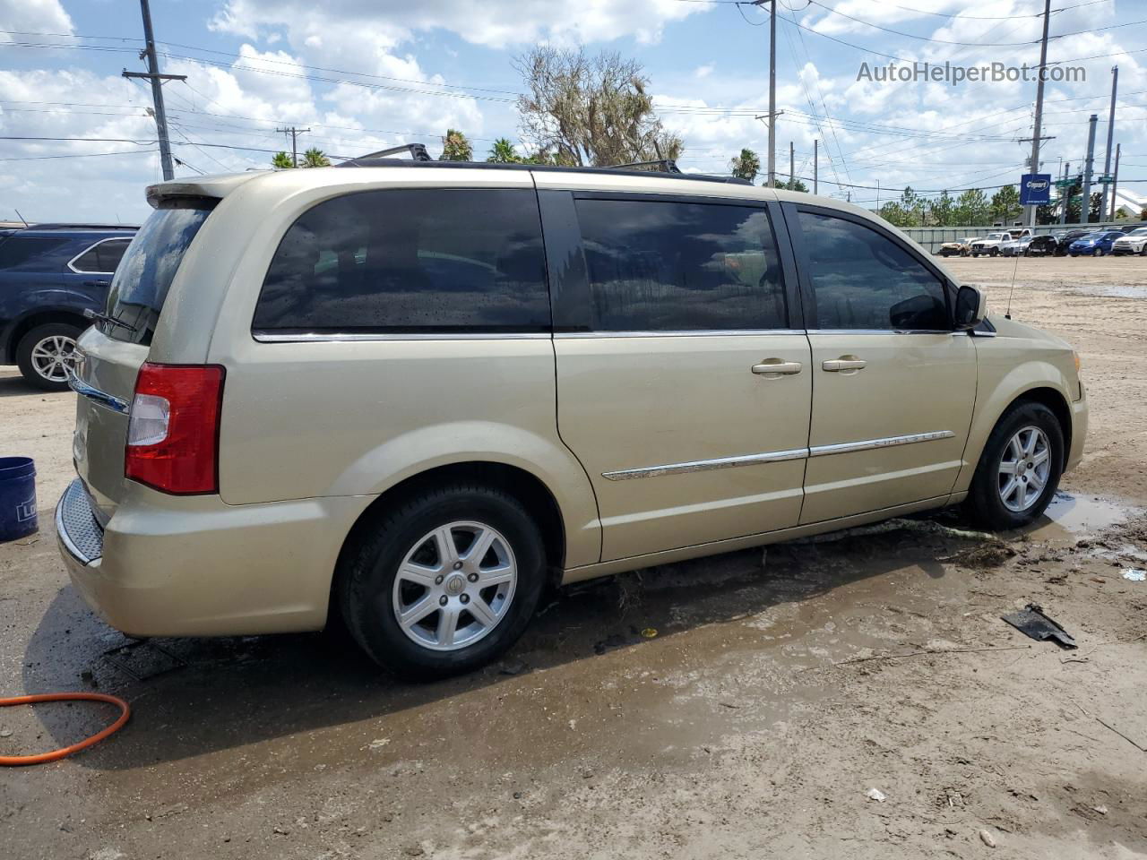 2011 Chrysler Town & Country Touring Cream vin: 2A4RR5DG7BR630814